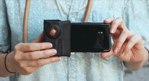 Read more about the article Lensta Grip Universal Smartphone Stabilizer helps you get better footage