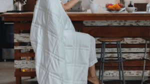 Read more about the article Baloo Mini 12-Pound Weighted Blanket provides a stress-relieving amount of pressure