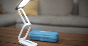 Read more about the article Now available everywhere, the Lili lamp helps dyslexic people to read more easily!
<span class="bsf-rt-reading-time"><span class="bsf-rt-display-label" prefix=""></span> <span class="bsf-rt-display-time" reading_time="3"></span> <span class="bsf-rt-display-postfix" postfix="min read"></span></span><!-- .bsf-rt-reading-time -->