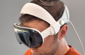 You are currently viewing This $45 Headstrap Makes Apple’s $3,500 Headset Much Better
<span class="bsf-rt-reading-time"><span class="bsf-rt-display-label" prefix=""></span> <span class="bsf-rt-display-time" reading_time="3"></span> <span class="bsf-rt-display-postfix" postfix="min read"></span></span><!-- .bsf-rt-reading-time -->