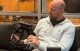 You are currently viewing Meta CTO: 2025 is a ‘Make or Break’ Year for Meta’s XR Ambitions, Internal Memo Reveals
<span class="bsf-rt-reading-time"><span class="bsf-rt-display-label" prefix=""></span> <span class="bsf-rt-display-time" reading_time="4"></span> <span class="bsf-rt-display-postfix" postfix="min read"></span></span><!-- .bsf-rt-reading-time -->