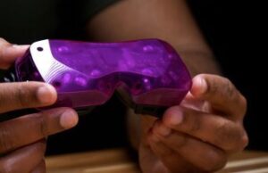 Read more about the article Bigscreen Reveals Exclusive ‘VRChat Edition’ of Beyond 2e PC VR Headset, Releasing in September